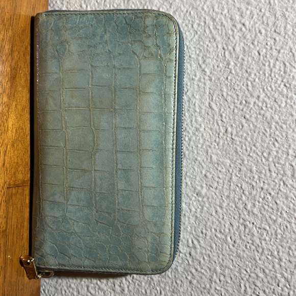 💞🥰🌴BRAND AUTHENTIC IS HERE!!! 🥵 BAGS AND WALLETS ARE $3 START ONLY! - Picture 2 of 14